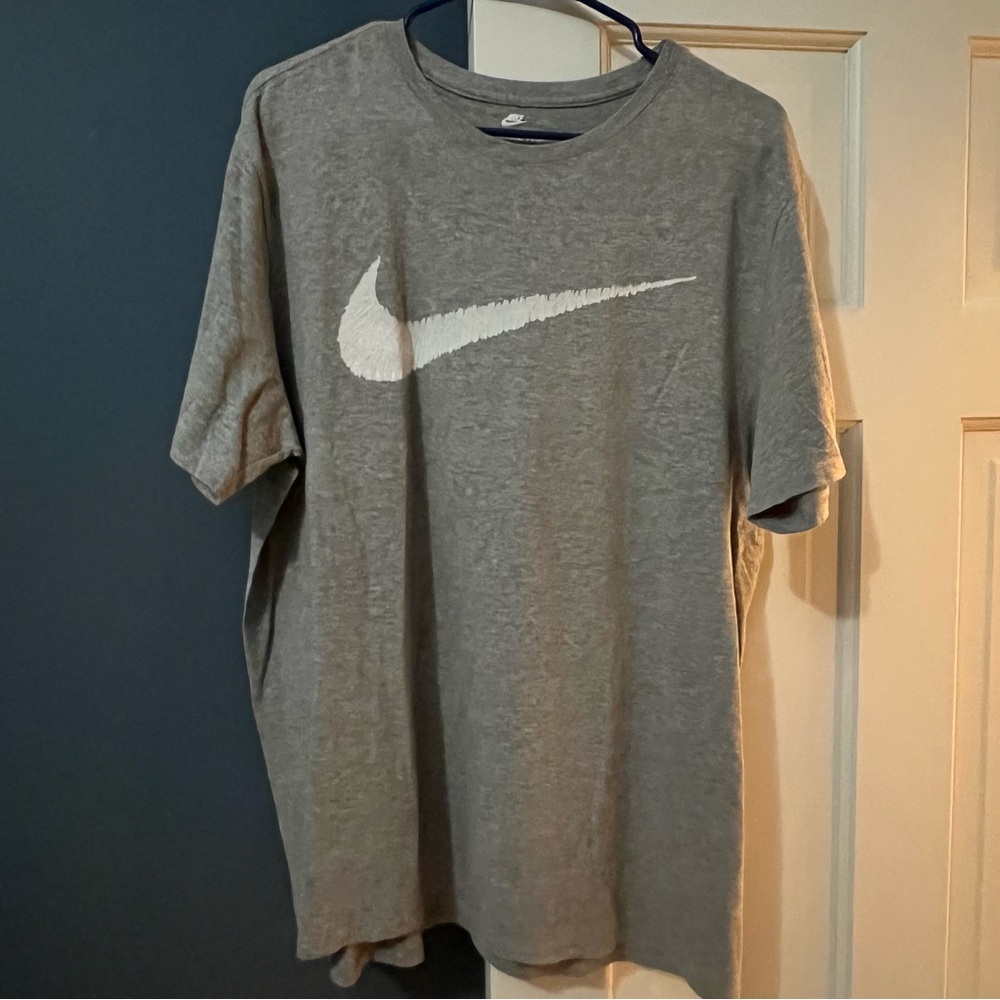 Nike Men's Heather Gray Short Sleeve Tee